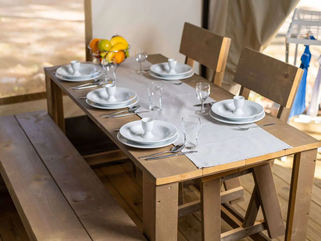 valamar-camping-lanterna-glamping-tent-five-persons-interior-kitchen-tablejpg-2