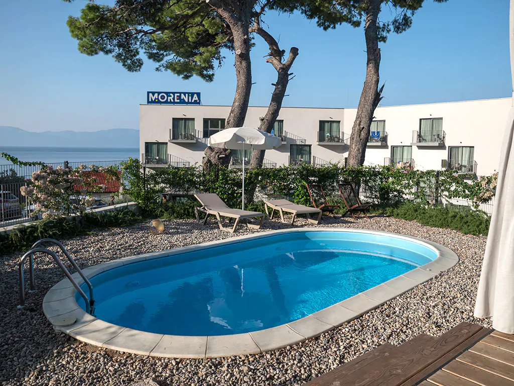 camping-morenia-beach-resort-mobile-home-private-pool