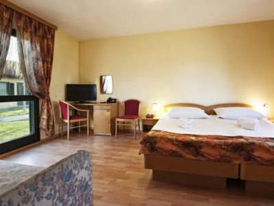 campsite-terme-ptuj-bungalow-2-1-interior-living-room