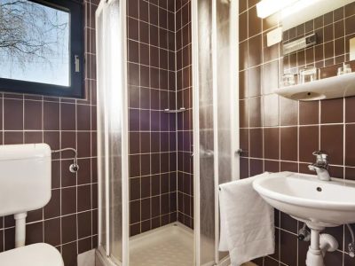 campsite-terme-ptuj-bungalow-2-interior-bathroom