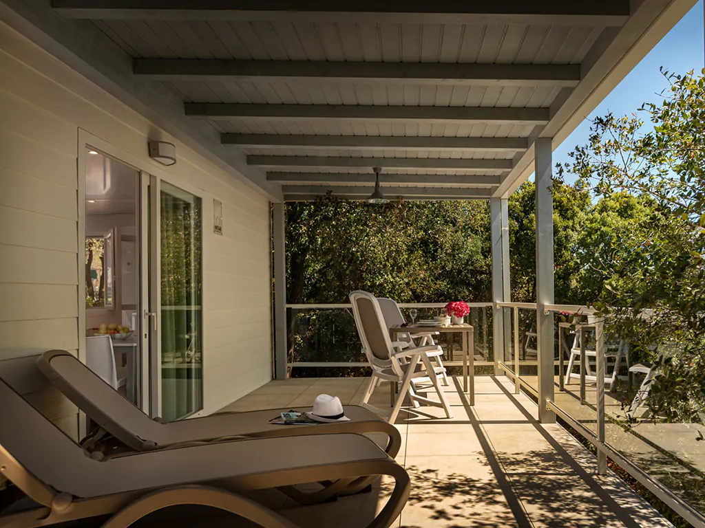 naturist-campsite-koversada-mobile-home-superior-bay-exterior-terrace