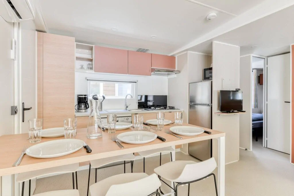 camping-lanterna-premium-lounge-for-6-persons-interior1
