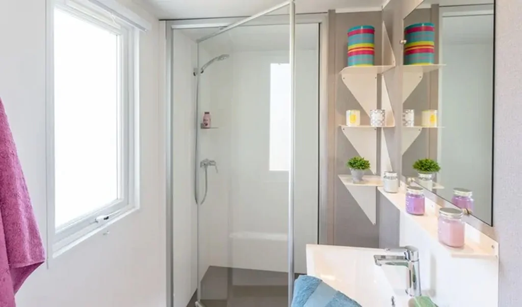 lanterna-premium-camping-resort-premium-c-interior-bathroom