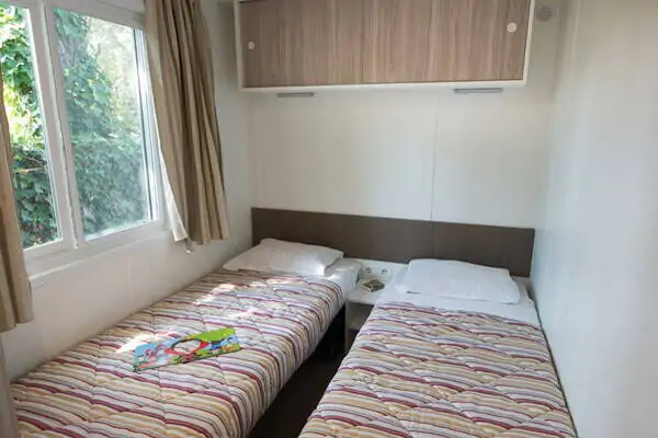 camping-lanterna-comfort-2-bathrooms-for-4-persons-bedroom-ii1