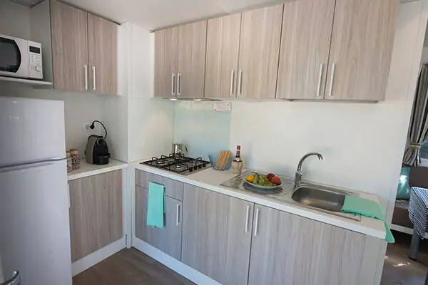 camping-lanterna-comfort-2-bathrooms-for-4-persons-kitchen1