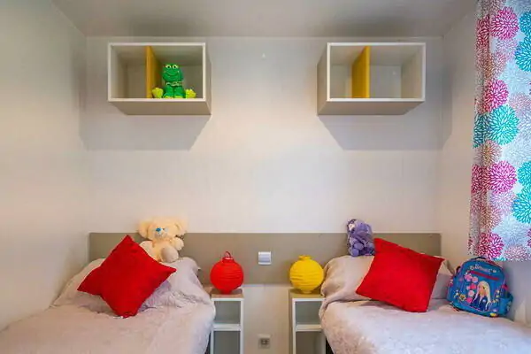 camping-lanterna-comfort-for-4-persons-bedroom-ii1