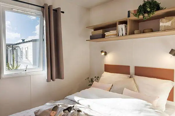 camping-lanterna-comfort-for-4-persons-bedroom1