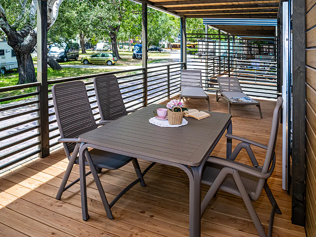 campsite-galeb-mobile-home-terrace-sunbeds-2