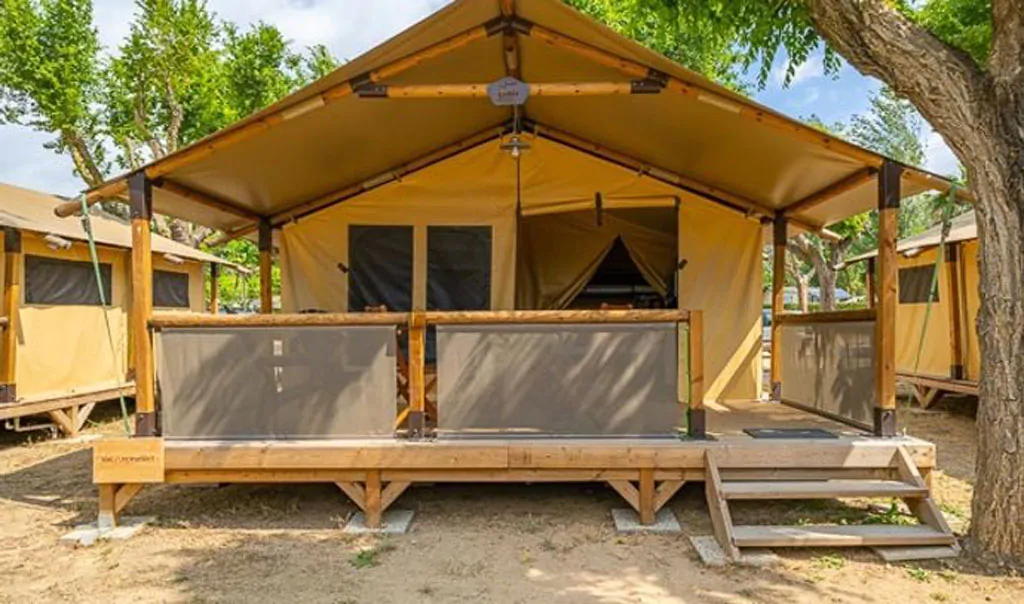 campsite-park-umag-glamping-tent-super-lodge-exterior-terrace