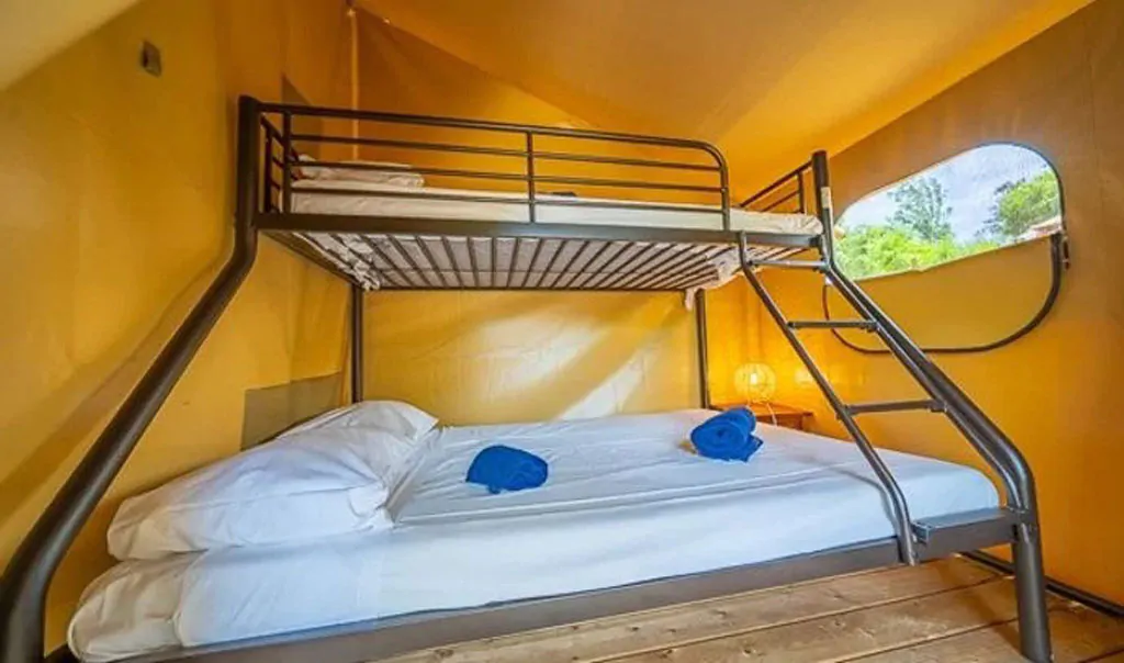 campsite-park-umag-glamping-tent-super-lodge-interior-bedroom-bunk-beds