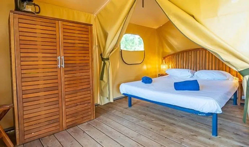 campsite-park-umag-glamping-tent-super-lodge-interior-bedroom-double-bed