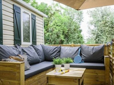 campsite-park-umag-mobile-home-premium-balcony-for-6-persons-exterior-terrace-ii