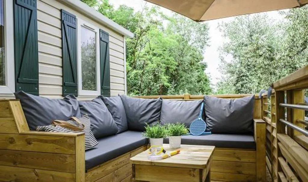 campsite-park-umag-mobile-home-premium-balcony-for-6-persons-exterior-terrace-ii
