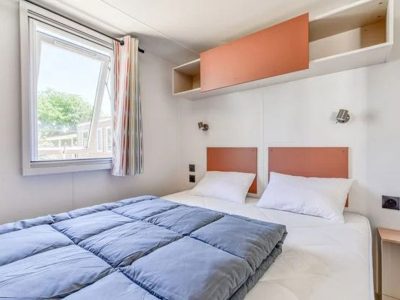 campsite-park-umag-mobile-home-premium-balcony-for-6-persons-interior-bedroom-double-bed