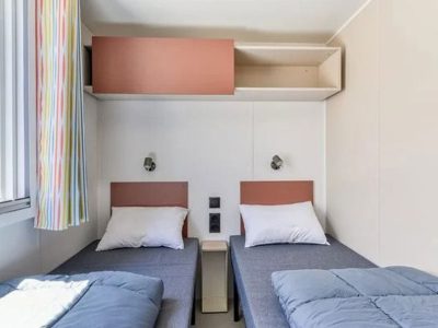 campsite-park-umag-mobile-home-premium-balcony-for-6-persons-interior-bedroom-single-beds-2