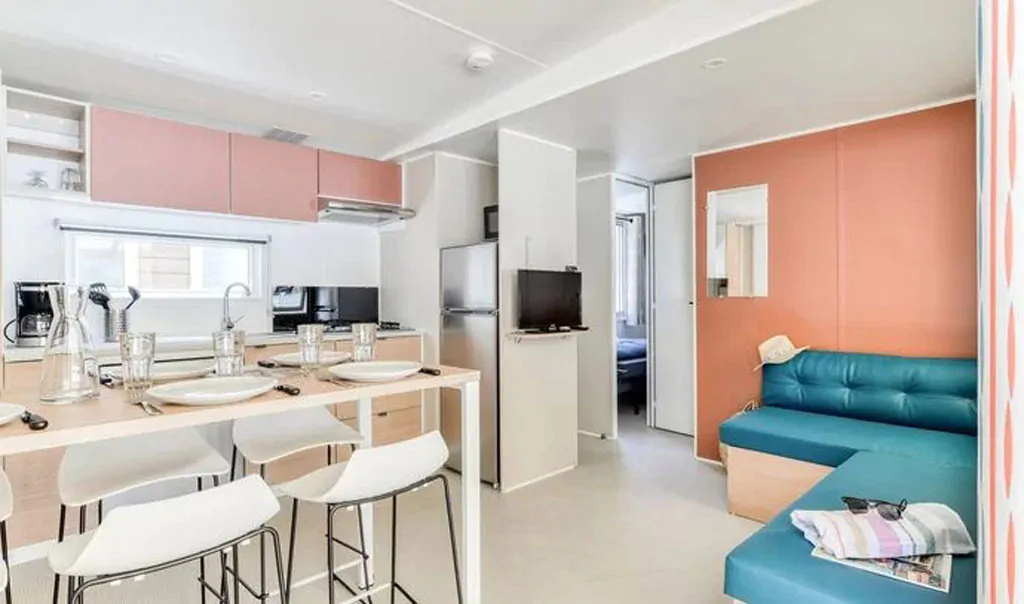 campsite-park-umag-mobile-home-premium-balcony-for-6-persons-interior-kitchen-living-room-2