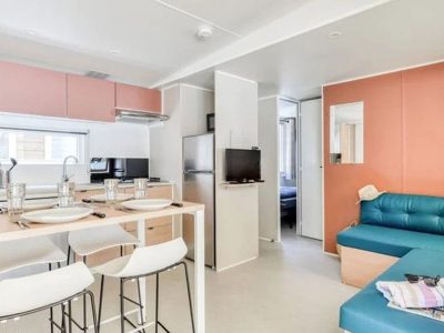 campsite-park-umag-mobile-home-premium-balcony-for-6-persons-interior-kitchen-living-room