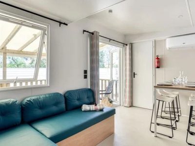 campsite-park-umag-mobile-home-premium-balcony-for-6-persons-interior-living-room-couch-2