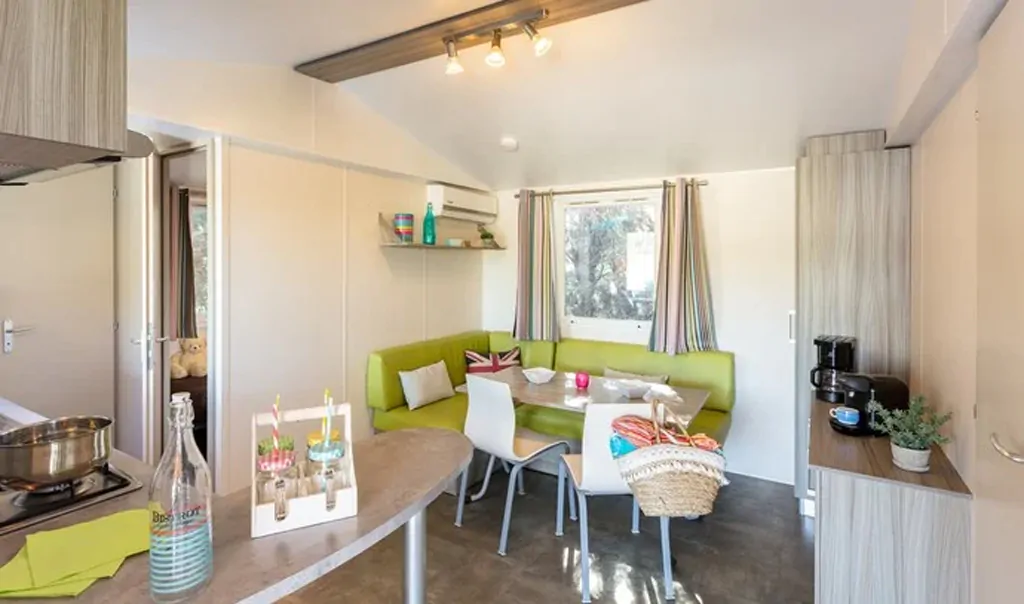 lanterna-premium-camping-resort-comfort-a-4-2-interior-living-room-ii-4