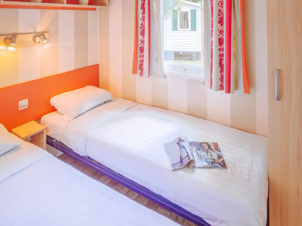 lanterna-premium-camping-resort-premium-interior-single-beds-2