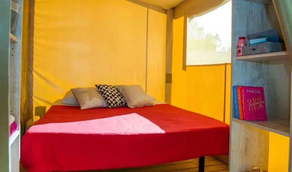 lanterna-premium-resort-lodge-4-1-interior-double-bed