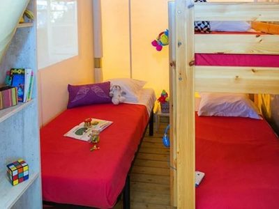 lanterna-premium-resort-lodge-4-1-interior-single-beds