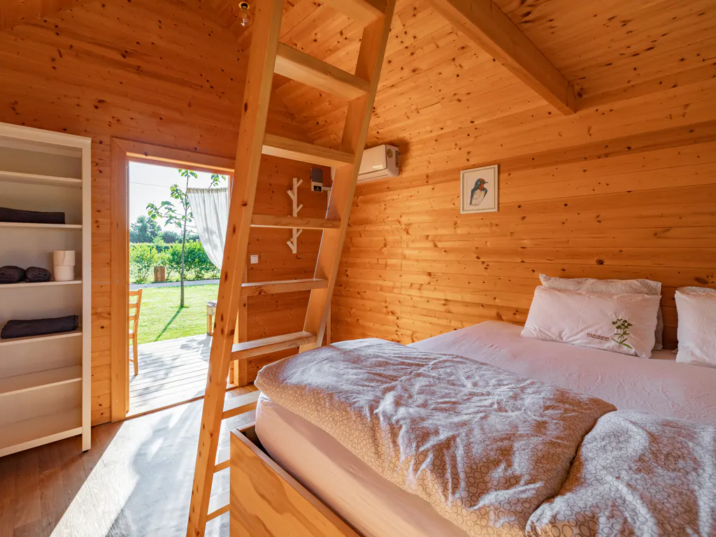 kolpa-resort-glaming-exterior-glamping-chalet-his-double-bed