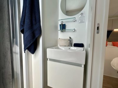 mobile-home-estivo-premium-deluxe-interior-bathroom