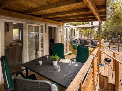 camping-simuni-premium-lounge-six-persons-exterior-terrace