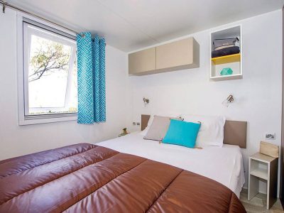 camping-simuni-premium-lounge-six-persons-interior-bedroom