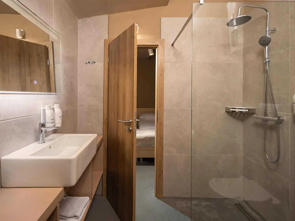 campsite-kacjak-holiday-home-bathroom