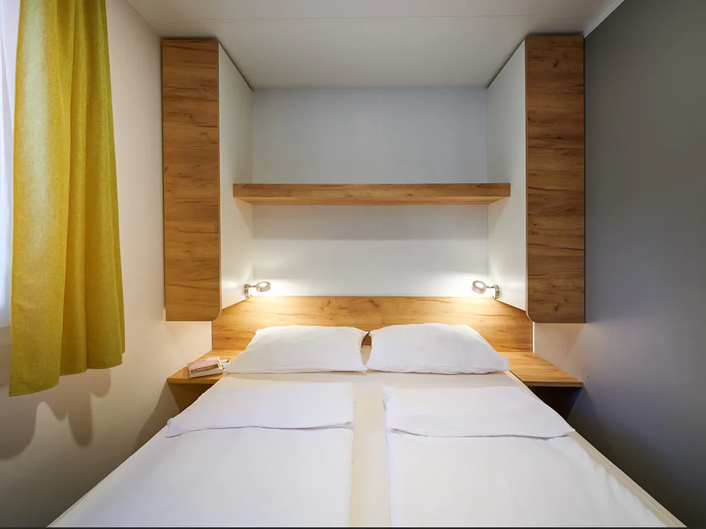 camping-mon-perin-mobile-home-premium-la-interior-bedroom-double-bed-2