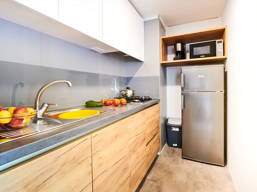 camping-mon-perin-mobile-home-premium-la-interior-kitchen-2