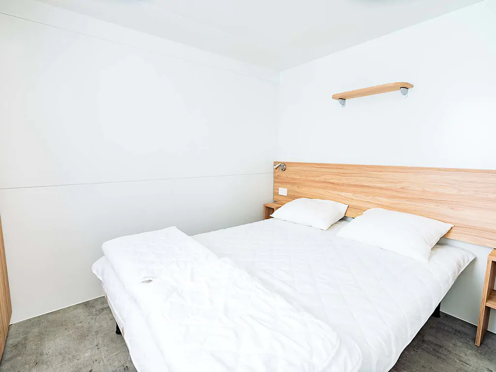 mobile-home-premium-a-interior-bedroom-2