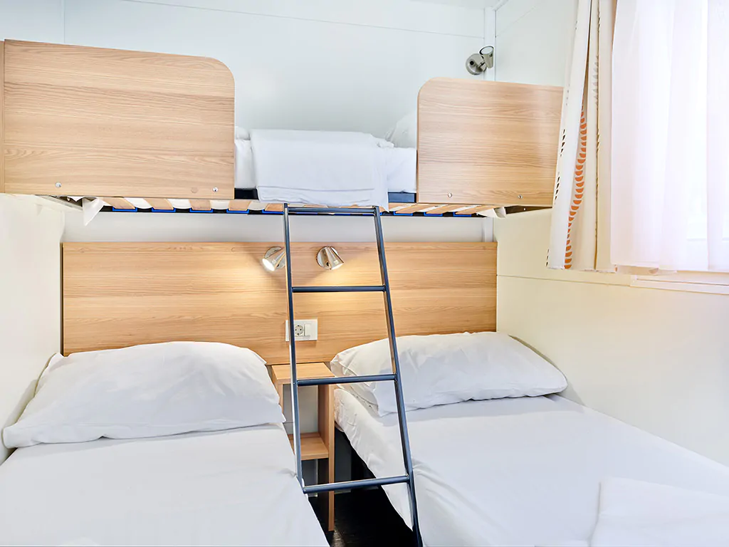mobile-home-classic-a-interior-bedroom-single-beds-4