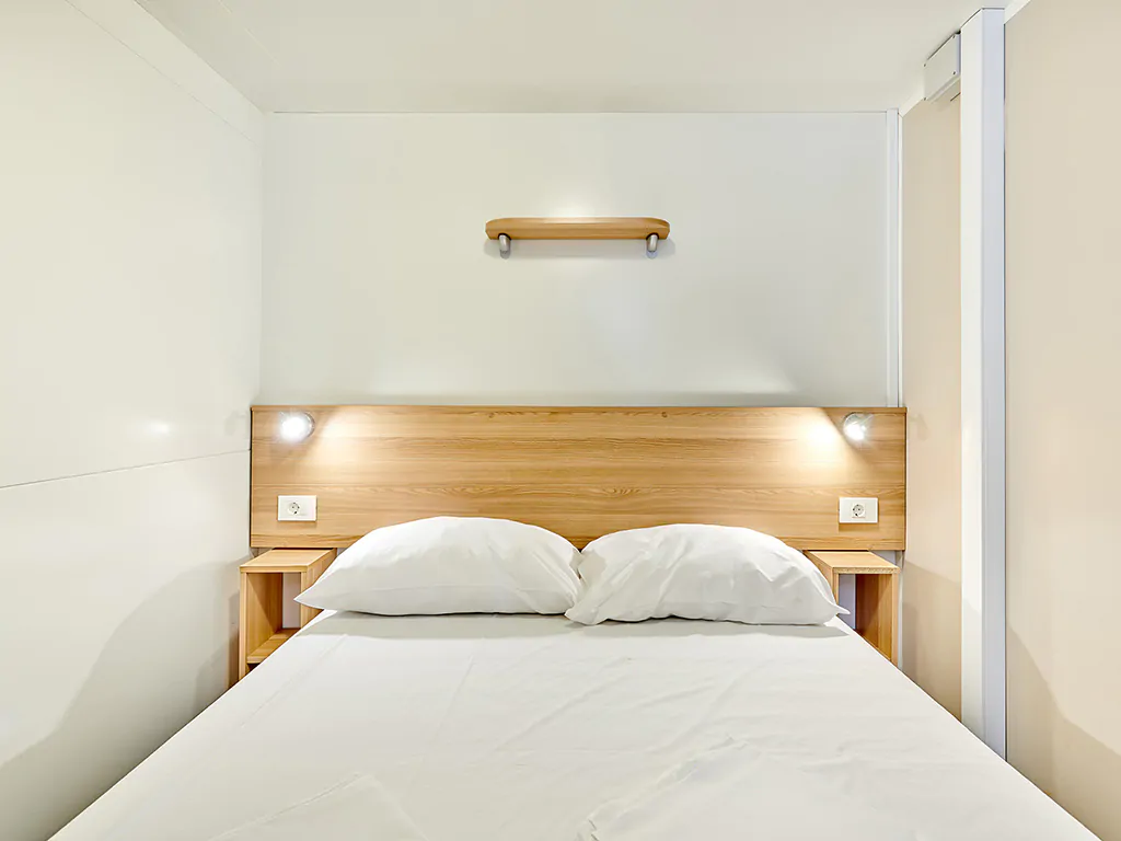 mobile-home-classic-a-interior-bedroom-2