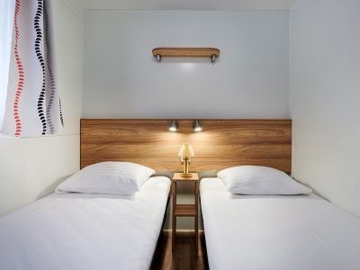 mobile-home-premium-i-interior-bedroom-single-beds-7
