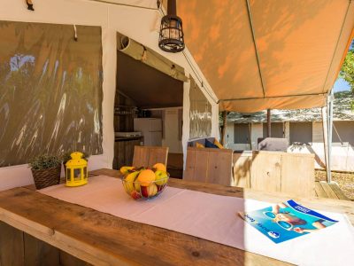 camping-bijela-uvala-luxury-safari-tent-exterior-terrace-dining-table