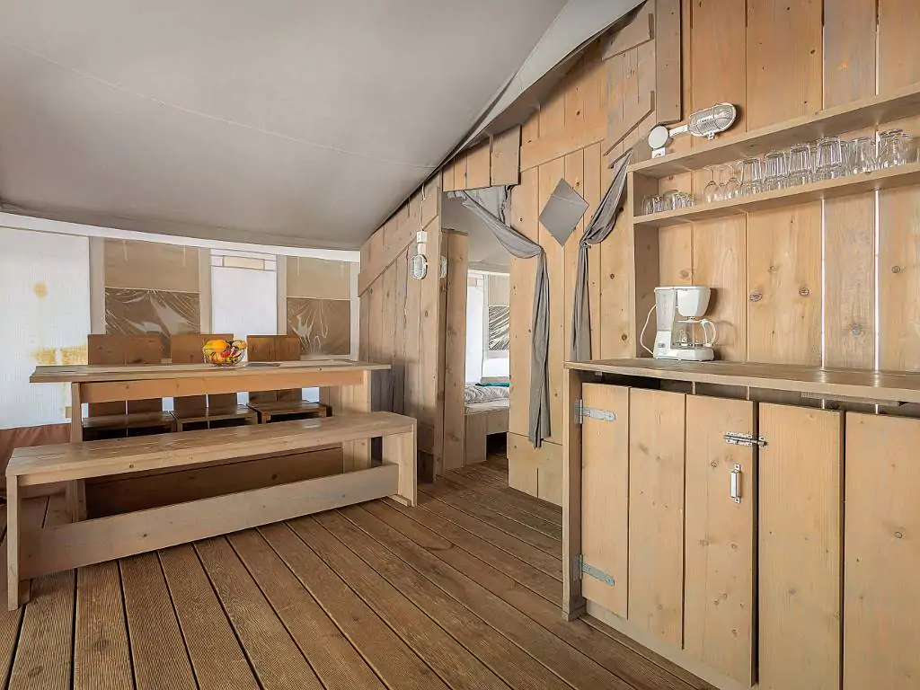 camping-bijela-uvala-luxury-safari-tent-kitchen-i