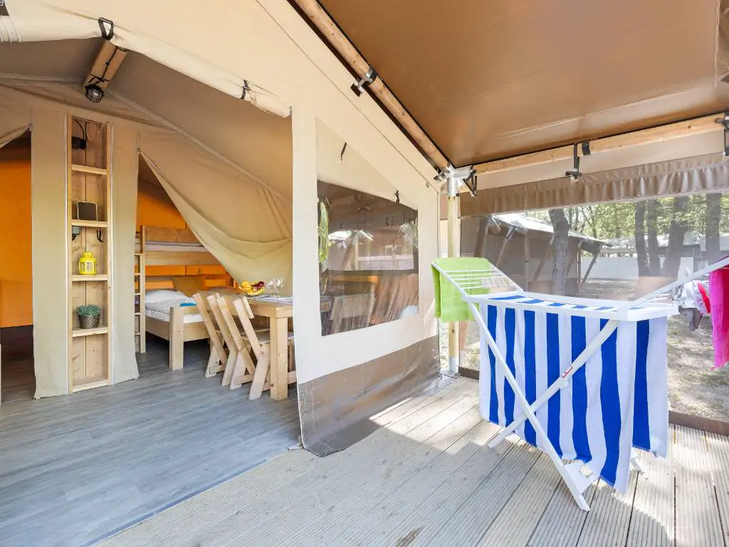 camping-bijela-uvala-safari-tent-lodge-interior-terrace-drying-rack