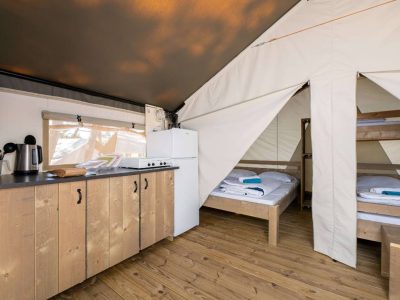 camping-krk-safari-tent-comfort-aircro-bedroom
