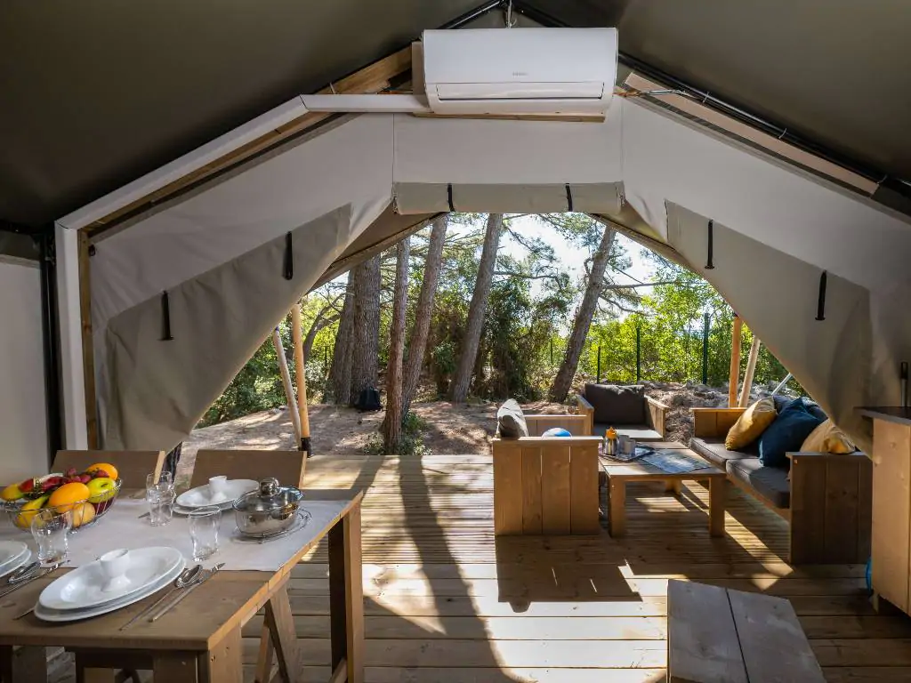 camping-krk-safari-tent-comfort-aircro-living-room-terrace