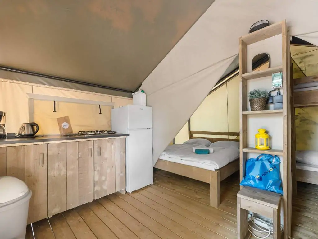 camping-lanterna-glamping-tent-safari-tent-comfort-airco-interior-kitchen-i