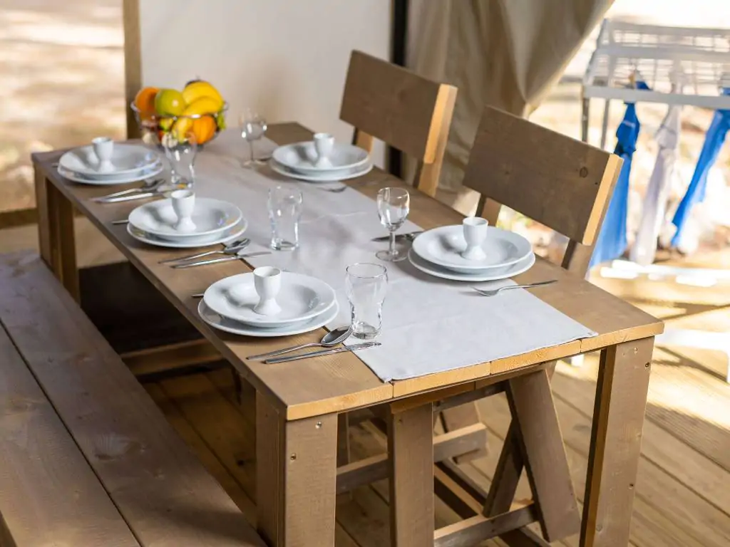 camping-lanterna-glamping-tent-safari-tent-comfort-airco-interior-table-i