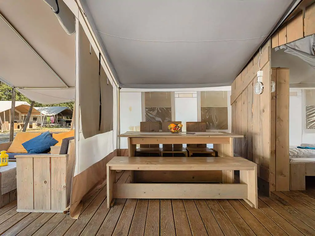 camping-polari-luxury-safari-tent-dining-table-terrace