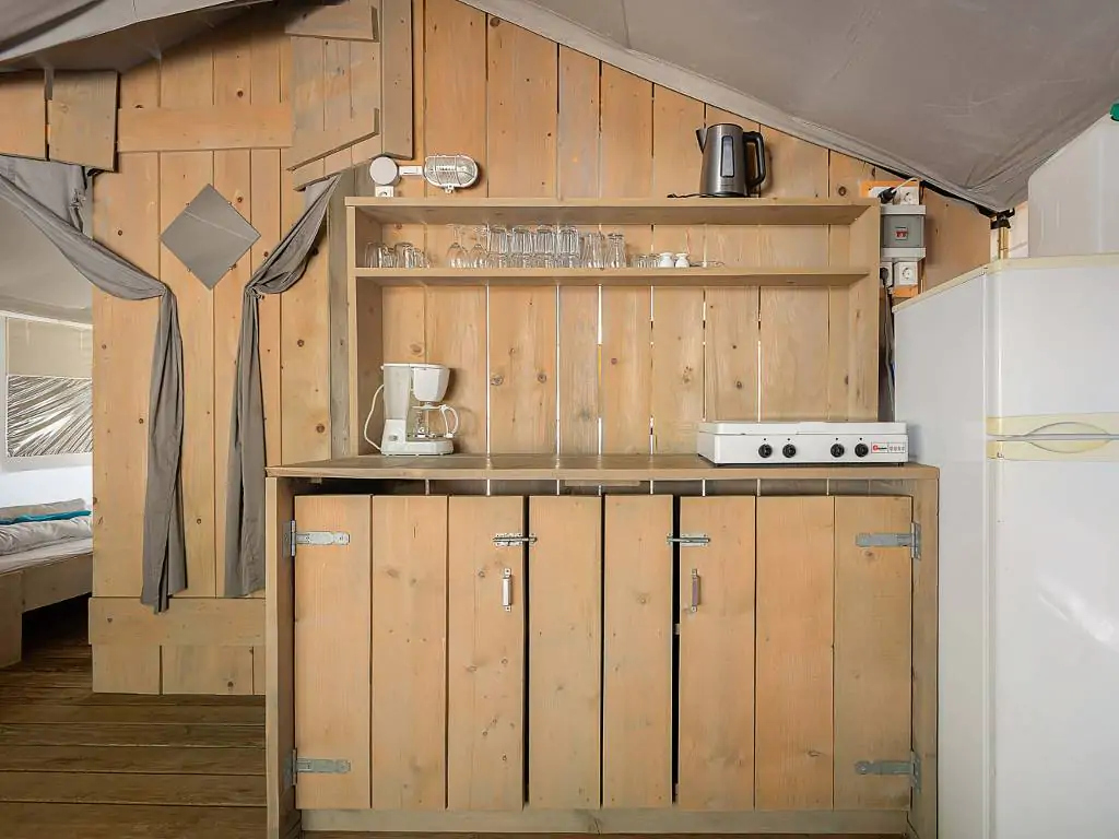 camping-polari-luxury-safari-tent-kitchen