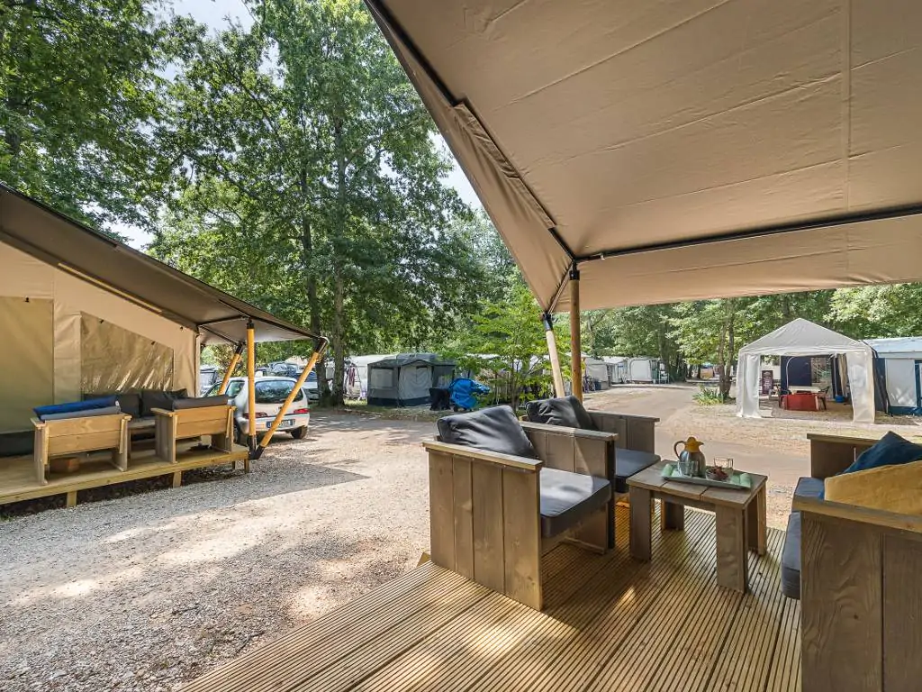 campsite-bijela-uvala-safari-tent-exterior-terrace