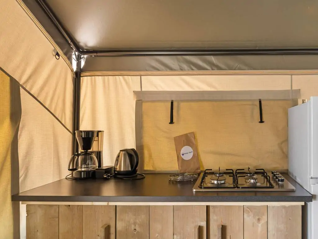 campsite-bijela-uvala-safari-tent-kitchen-fidge