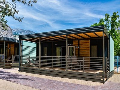 campsite-galeb-mobile-home-terrace-exterior-mountain-view-3