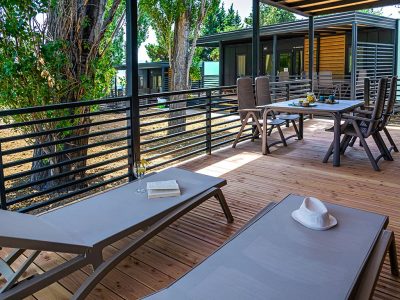 camspite-galeb-mobile-home-superior-c-terrace-sunbeds-2